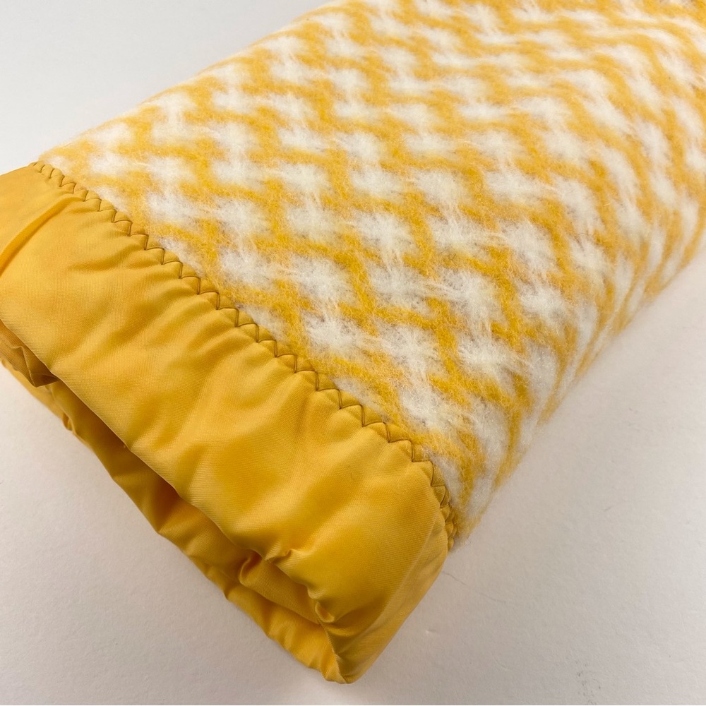 Vintage Baby Blanket Soft Woven Knit Butterscotch Satin/Nylon Edge 34 x 46 in
